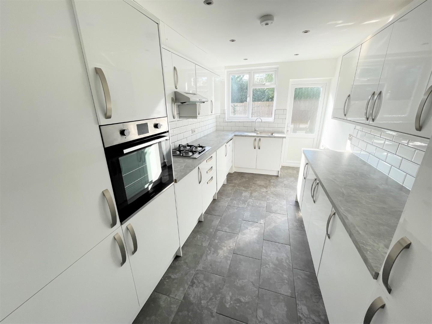 3 bed property in Goodwyn Avenue, Mill Hill